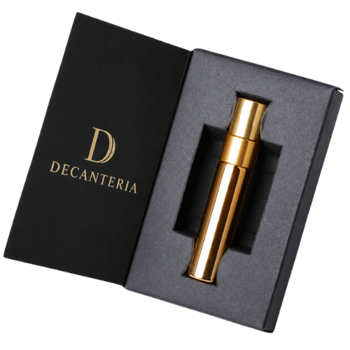 O nas Witamy w DECANTERIA – miejscu stworzonym z pasji do wyjątkowych zapachów. Specjalizujemy się w sprzedaży odlewek markowych perfum, dzięki którym możesz odkrywać świat luksusowych kompozycji  (5).png